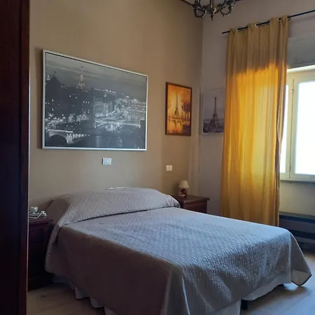 Beachfront Near The Station And Port, 5 Beds Hébergement de vacances Civitavecchia