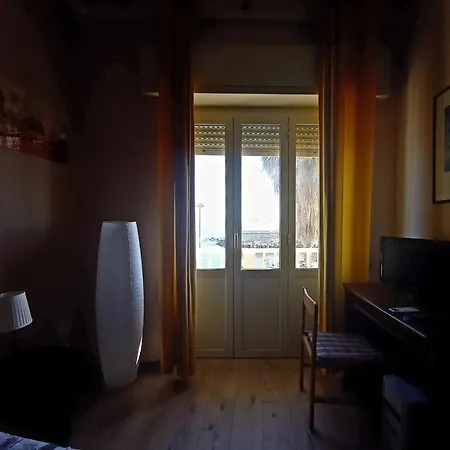 Hébergement de vacances Beachfront Near The Station And Port, 5 Beds