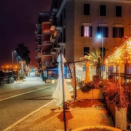 Beachfront Near The Station And Port, 5 Beds